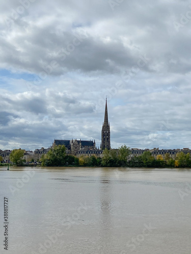 Basilique Saint-Michel vue depuis le pont de Pierre à Bordeaux, Gironde © Atlantis
