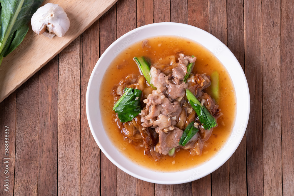 Flat Noodles with Pork in Gravy Sauce Flat Noodles with Pork in Gravy Sauce