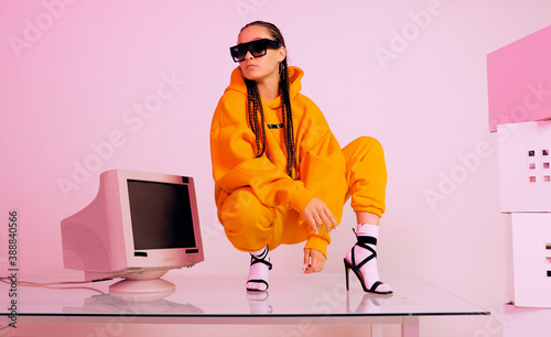 Εκτύπωση καμβά Cool asian female office worker in sunglasses on table with obsolete computer