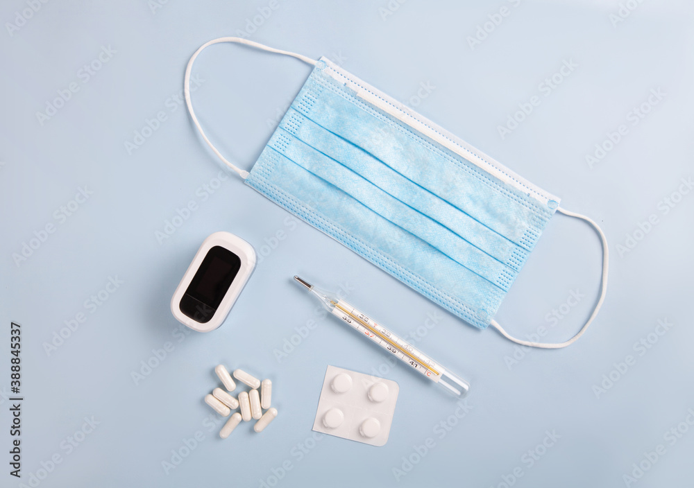 Set to assist in the coronavirus - oximeter, thermometer, mask and vitamin d Set to assist in the coronavirus - oximeter, thermometer, mask and vitamin d
