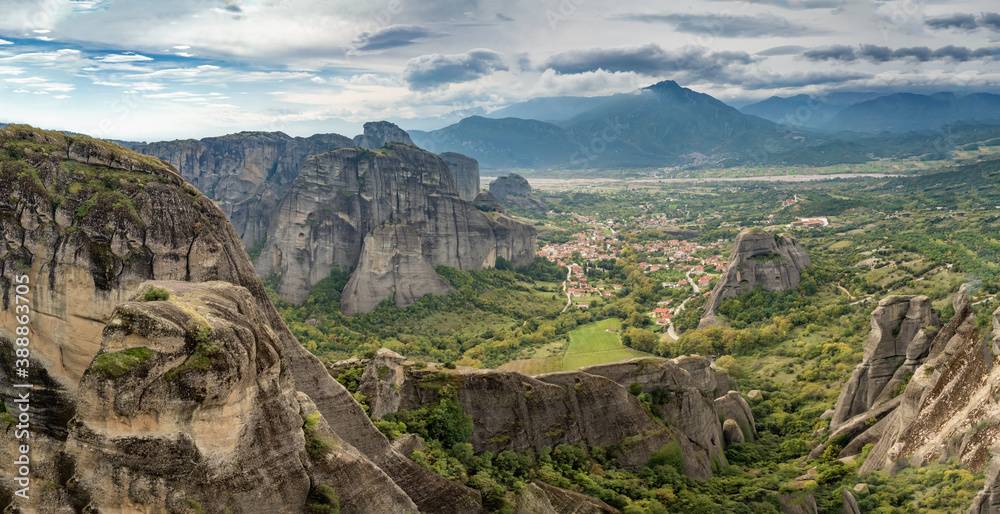 Fototapeta premium The Meteora a stunning rock formation in central Greece hosting one of the largest and most precipitously built complexes of Eastern Orthodox monasteries, Kalabaka, Plain of Thessaly