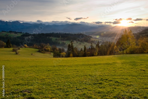 Fototapeta Naklejka Na Ścianę i Meble -  Autumn sunset in the mountains.