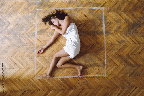 The concept of the isolation woman in her inner space and the fear of an exit