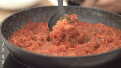 Pappa al pomodoro - mescolo nella pentola questa ricetta tradizionale della toscana