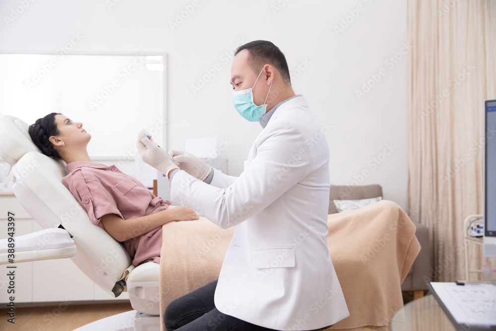 Young brunette woman getting ready for facial injections in salon. Beautician preparing cosmetic injection for the patient face. Beauty injections, mesotherapy, revitalization and rejuvenation Young brunette woman getting ready for facial injections in salon. Beautician preparing cosmetic injection for the patient face. Beauty injections, mesotherapy, revitalization and rejuvenation