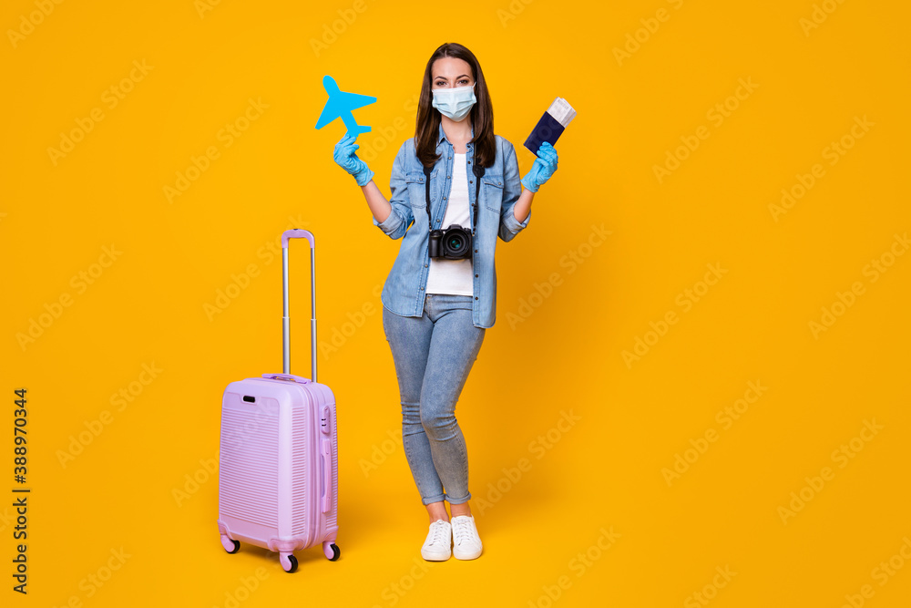 Φωτογραφία Full length body size view of nice slim healthy girl wearing safety mask holding