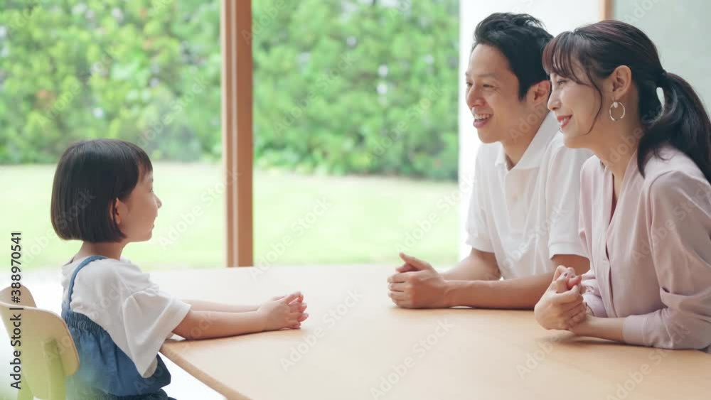 会話する親子 子育てイメージ 会話する親子 子育てイメージ