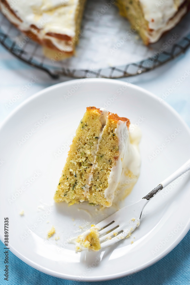 Frosted courgette lemon cake with lemon cream Frosted courgette lemon cake with lemon cream