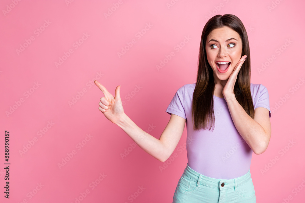 Photo of funny pretty shocked lady direct finger empty space novelty sale shopping season opening open mouth excited wear casual violet t-shirt pants isolated pink pastel color background Photo of funny pretty shocked lady direct finger empty space novelty sale shopping season opening open mouth excited wear casual violet t-shirt pants isolated pink pastel color background