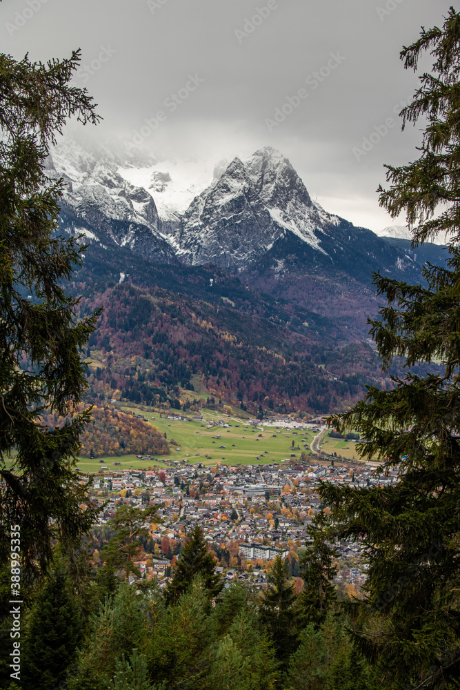 Fototapeta premium Ausblick vom Wank in Garmisch-Partenkirchen