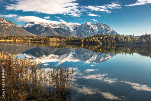 Fototapeta Naklejka Na Ścianę i Meble -  Barmsee im Karwendelgebirge in den deutschen Alpen