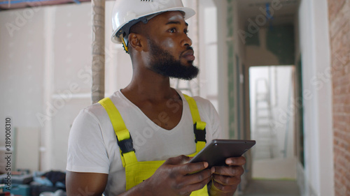 Valokuva African architect inside house being renovated using digital tablet