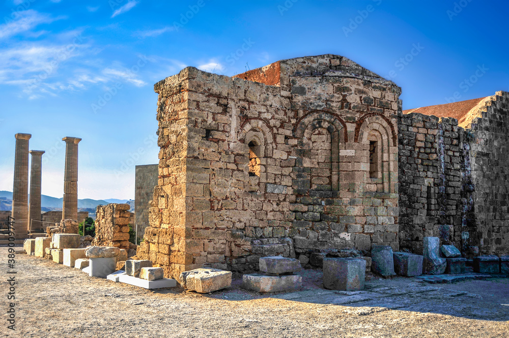 Obraz premium The Acropolis of the ancient city of Linda, built in the 8th - 6th centuries BC, is considered the second most important (after the Athenian) acropolis of Greece 