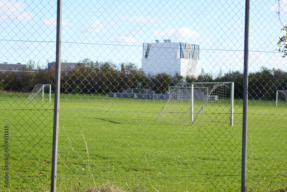 Fototapeta premium A empty green soccer field on a sunny day
