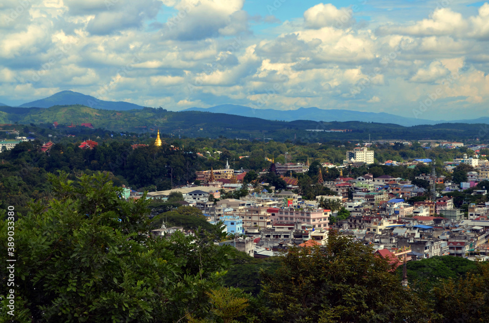Obraz premium Mae Sai, Thailand - View of City from Wat Phra That Doi Wao