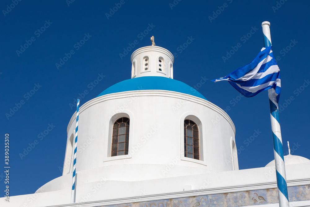 Grèce, Les Cyclades, île de Santorin (Thera ou Thira), village d'Oia, église orthodoxe de Panagia Platsani