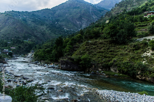 Fototapeta Naklejka Na Ścianę i Meble -  River running in the Tirthan Valley