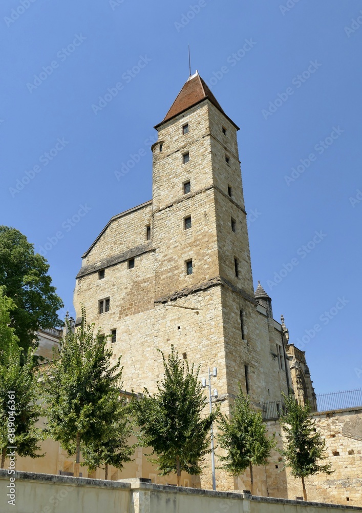La tour d’Armagnac dominant la ville d’Auch