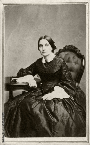 Older Woman Sitting 1860s Civil War Era Carte De Vista CDV antique photo