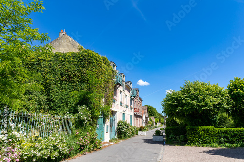 Fototapeta Quiet street in the village of Giverny, Eure, Normandy, France