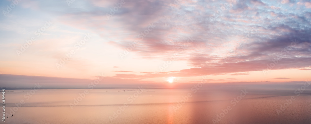 Calm pink colored sea and sky at sunset - obrazy, fototapety, plakaty 