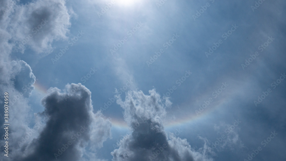 Obraz premium Sun among clouds