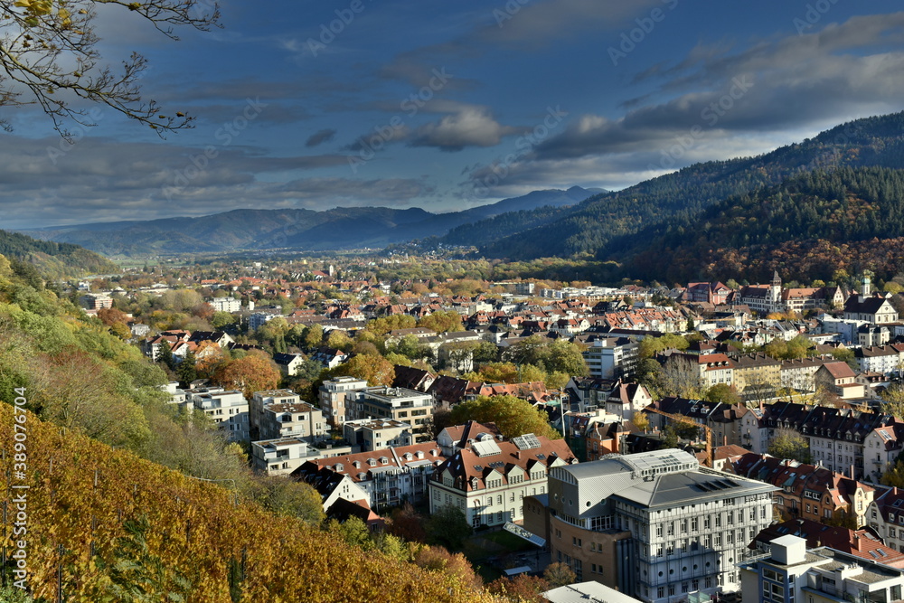 Der Osten Freiburgs und das Dreisamtal im Herbst