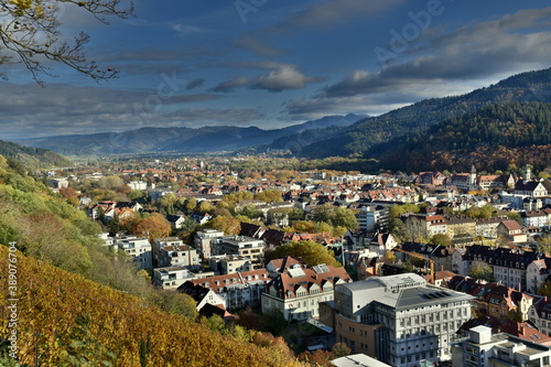 Der Osten Freiburgs und das Dreisamtal im Herbst