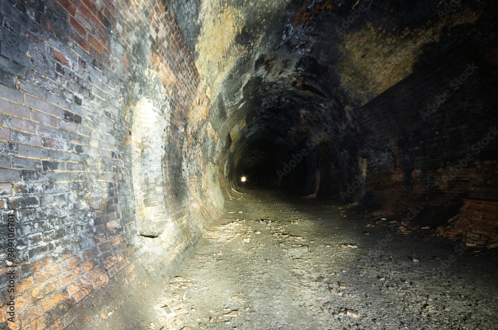 Obraz premium old abandoned tunnel