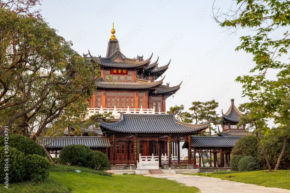 Fototapeta premium 中国扬州瓜州古渡公园里的仿古建筑