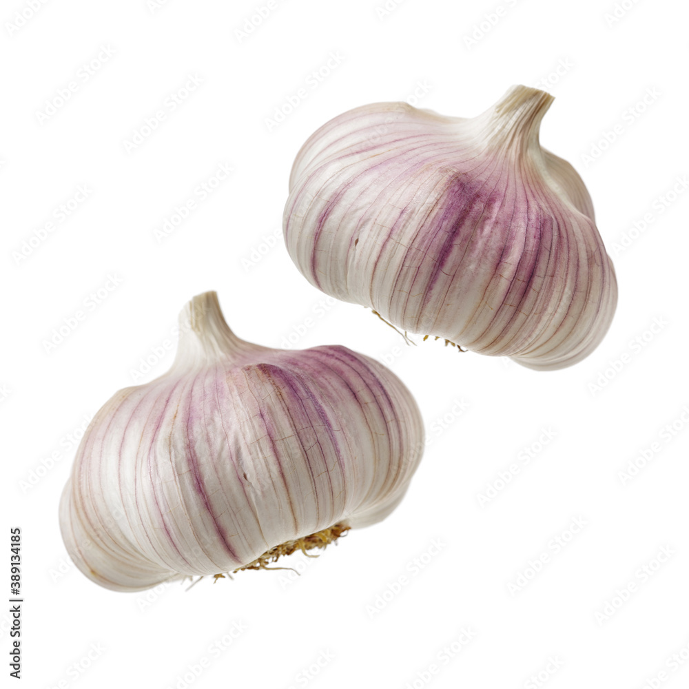 Obraz premium fresh garlic isolated on white background
