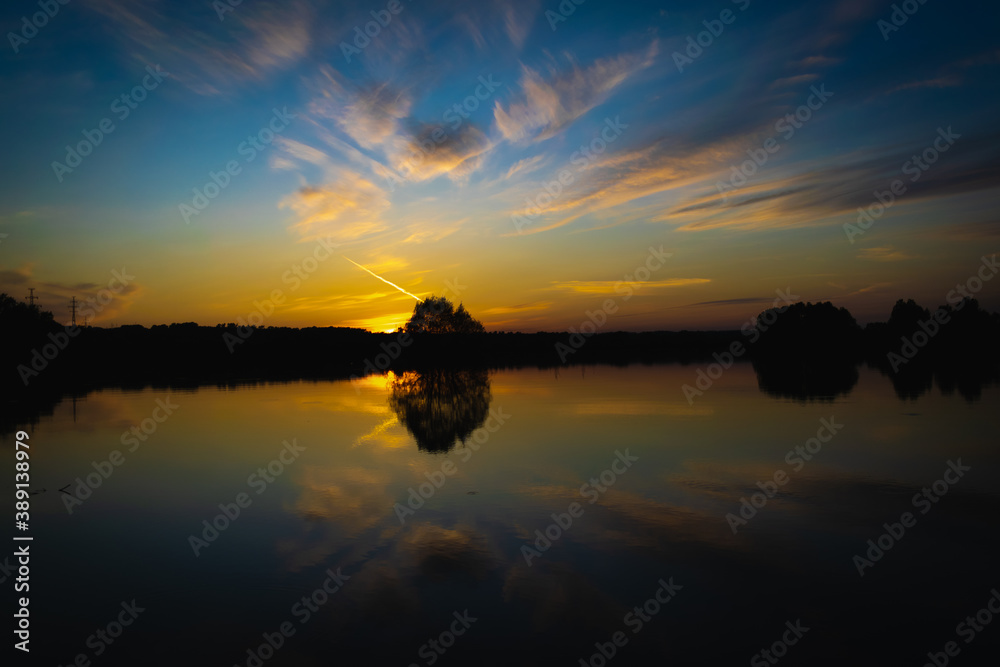 Fototapeta premium sunset over the lake