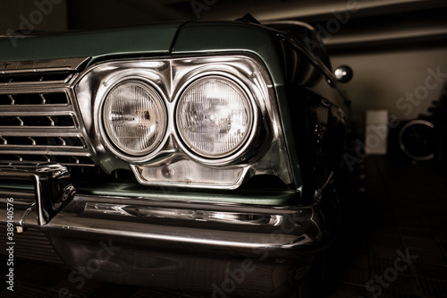 クラシックカー アメ車 ヘッドライト 横 © rockstarpictures