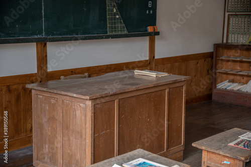 木造校舎の教室 © Kazcamera