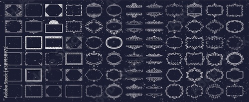 様々な形状の銀色ビンテージフレームセット