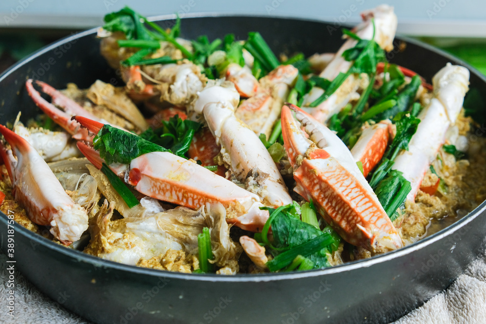 Stir-fried crab with curry powder egg and vegetable Stir-fried crab with curry powder egg and vegetable