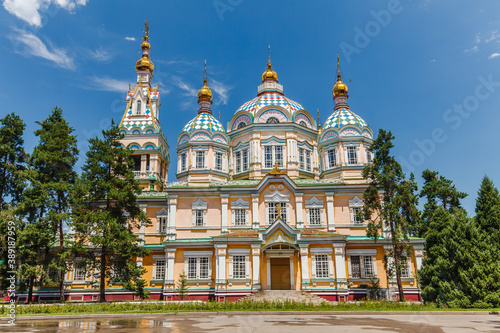 Fotografía A view of Ascension Cathedral in Almaty