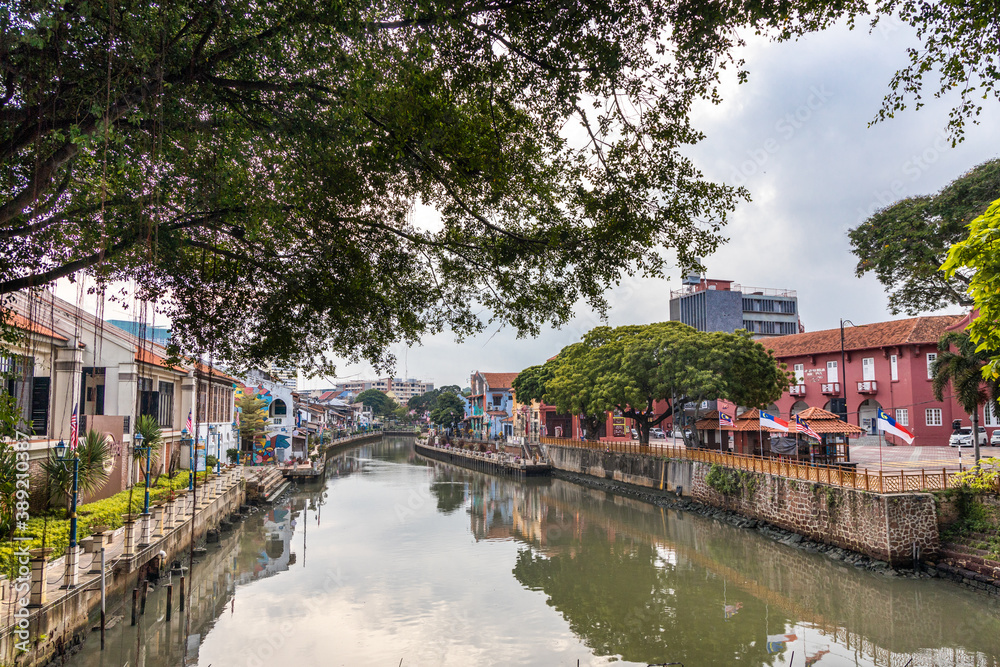 Melaka river walk present a pleasant sight seeing of ancient and modern building and structure of historical Melaka.