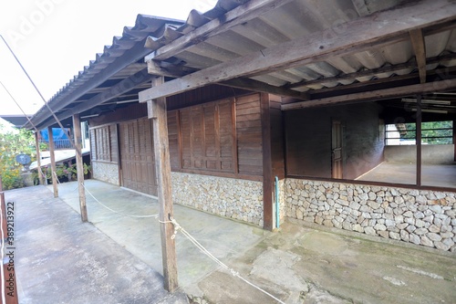 Fototapeta Naklejka Na Ścianę i Meble -  Wooden house in rural Thailand