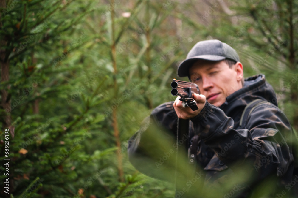 Hunter aiming a shotgun	
