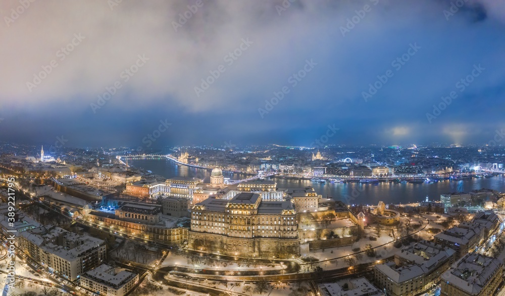 Obraz premium Drone photo, panorama of buda castle and Danube Budapest, Hungary. Snow and winter.