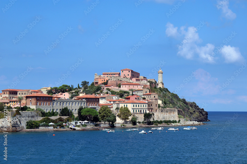 Il promontorio di Portoferraio con Forte Stella e il Faro