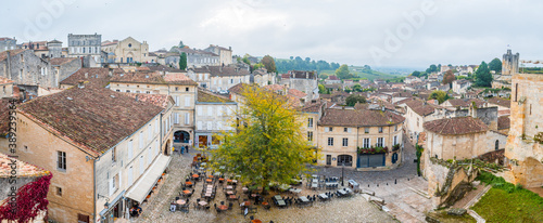 Tableau sur toile views of saint emilion medieval town, France