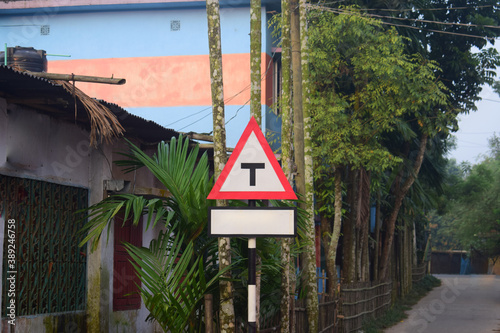 T shaped road connection sign