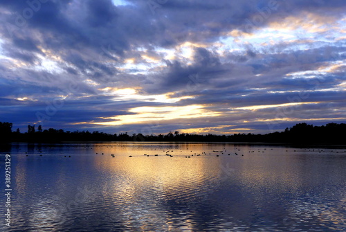 Lac au coucher de soleil © Gaelle Levrey