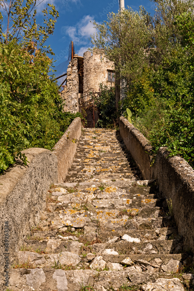 Die Burg Castello di San Nicola de Thoro-Plano in Maiori an der Amalfiküste  in Kampanien, Italien Stock Photo | Adobe Stock