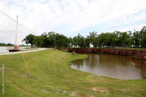 Fort Jackson ist ein historisches Fort, das sich unweit der Mündung des Mississippi in der Gemeinde Plaquemines in Louisia befindet. Lousiana, USA
Fort Jackson near the city Triumph, Louisiana photo