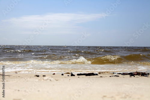 Str  nde nahe der Stra  e in Pass Christian  Mississippi  USA --  Beaches close to the road in Pass Christian  Mississippi  USA