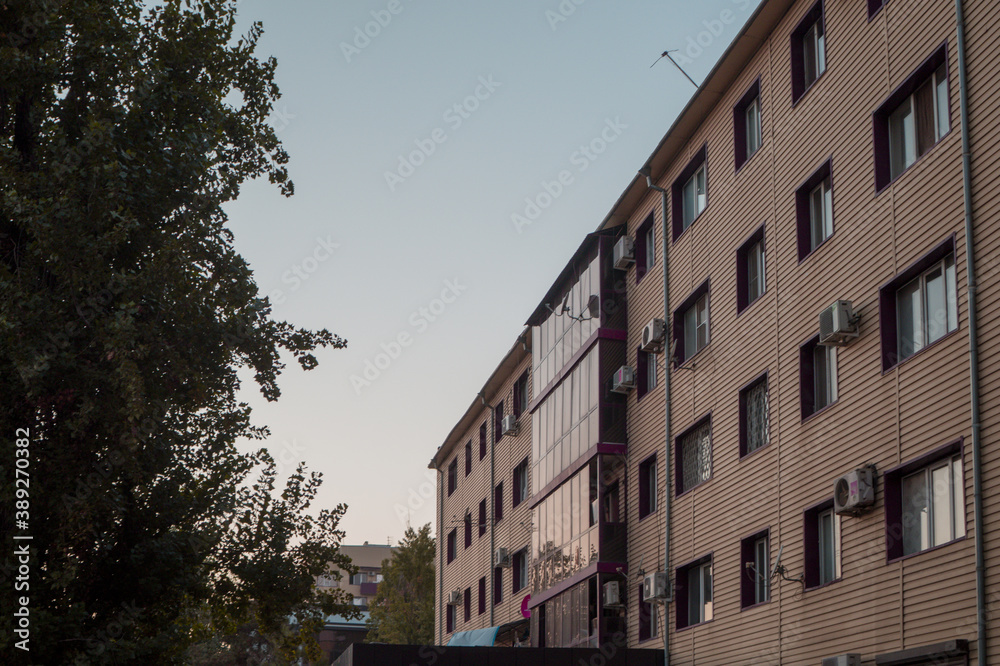 Naklejka premium building in the city