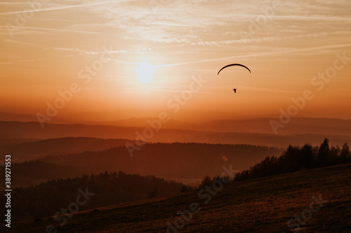 paralotnia, sport, nauka, zachód słońca, góry © Justyna